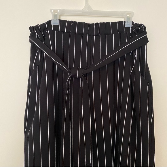 Emi & Joe Women’s Black & White Pinstriped Wide Leg Pants | Plus Size | Size 2X - Picture 4 of 8